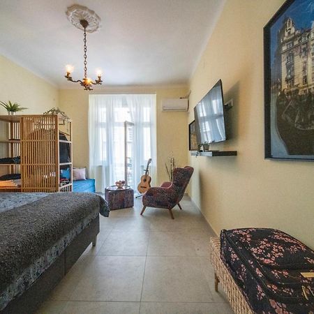 Ferienwohnung Sunlit Artist Studio Belgrad Exterior foto